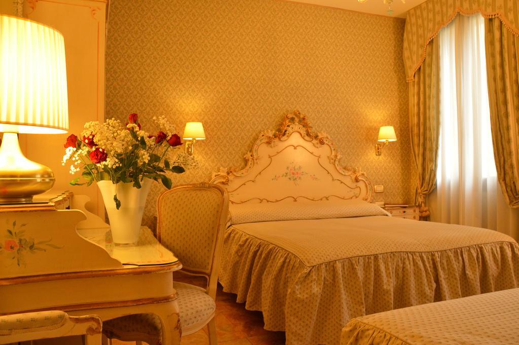 Hotel Canaletto Velence Szoba fotó